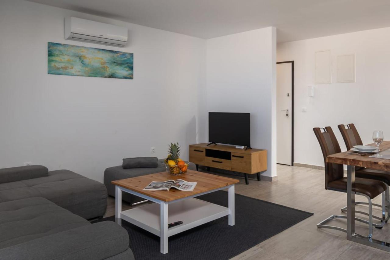 Apartments Cesare Нин Экстерьер фото